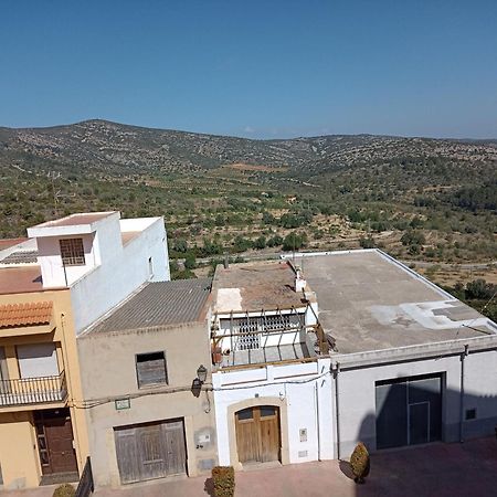 Tranquil And Spacious Townhouse In Historical And Picturesque Cervera Del Maestre Bagian luar foto